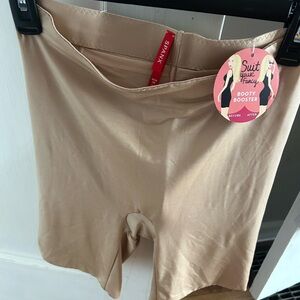 Brand new SPANX shape booster! Size M. BNWT